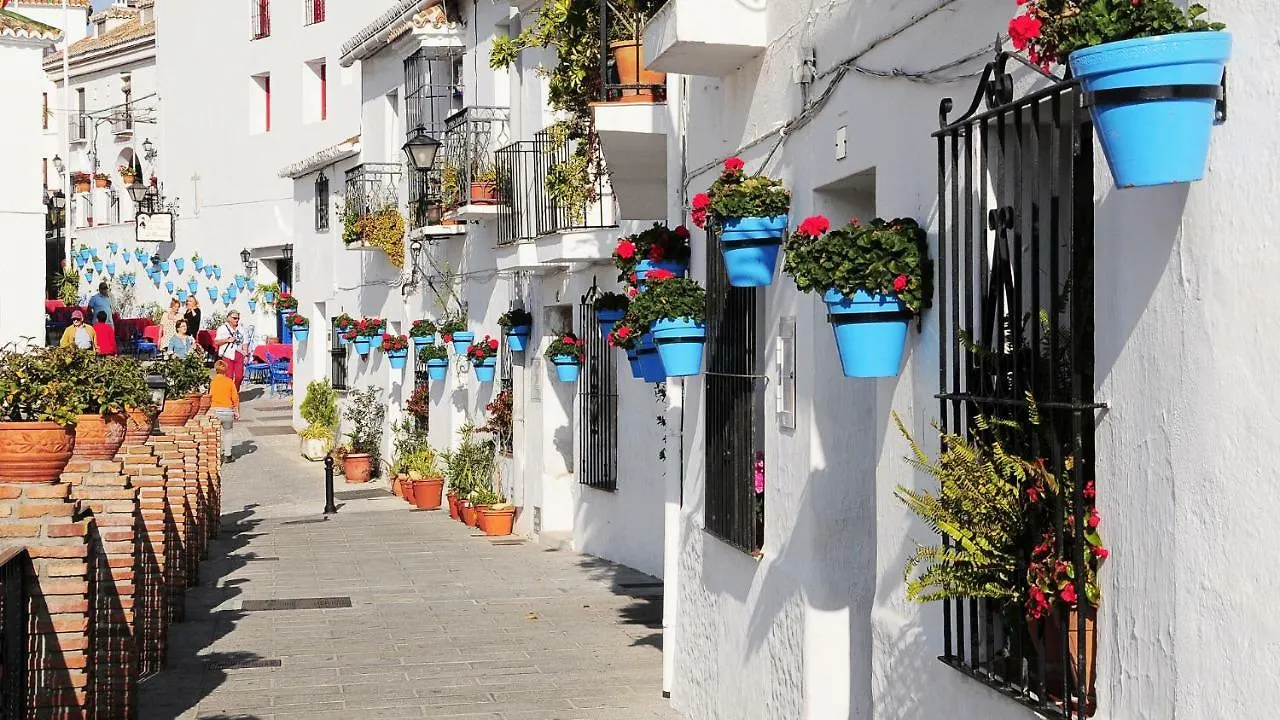 El Paraiso, Apartamento En Mijas Pueblo Con Bonitas Vistas A La Costa Y Con Piscina